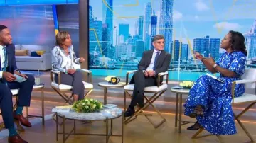 Prada Printed Poplin Midi-vestido usado por Deborah Roberts como se ve en Good Morning America el 1 de mayo de 2023