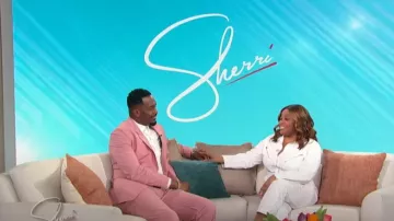 Pantalon de costume Sandro en laine crêpe porté par Bill Bellamy vu dans Sherri le 26 avril 2023