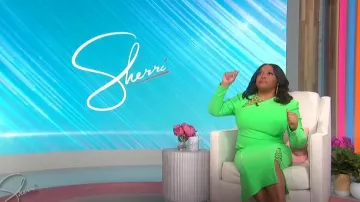 Karen Millen Tall Scuba Crepe Lace Up Detail Woven Maxi Dress usado por Sherri Shepherd como se ve en Sherri el 27 de abril de 2023