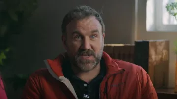 Chaqueta Patagonia R1 Full-Zip usada por Ross Kubiak (Ross Kimball) vista en Jury Duty (S01E07)