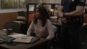 AllSaints Ridley Sweater porté par Grace Ryder (Sierra McClain) comme on le voit dans 9-1-1: Lone Star (S04E15)