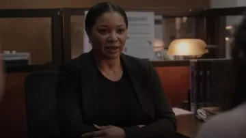 Theory Carissa Blazer worn by Detective Washington as seen in 9-1-1: Lone Star (S04E15)