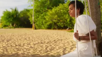 Jupe Midi Zara Crochet Et Lin portée par Ruby Akuda (Kiara Barnes) vue dans Fantasy Island (S02E12)