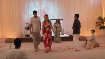 Zara Stretch Belt with Mul­ti­col­ored Buck­le worn by Courtney (Katie LeClerc) as seen in Fantasy Island (S02E12)