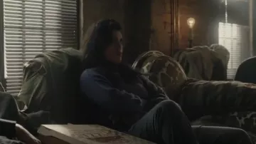 Free People Hazel Pull On Utility Jeans usados por Harper Row (Fallon Smythe) como se ve en Gotham Knights (S01E06)