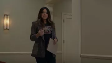 Re/Done Drinking About You Camiseta clásica usada por Nell Serrano (Gina Rodriguez) como se ve en Not Dead Yet (S01E12)