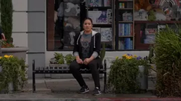 Nike Daybreak Sneakers usadas por Nell Serrano (Gina Rodriguez) como se ve en Not Dead Yet (Temporada 1 Episodio 12)