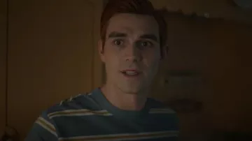 PS by Paul Smith Blue Striped Regular Fit T-Shirt usada por Archie Andrews (KJ Apa) como se ve en Riverdale (S07E06)