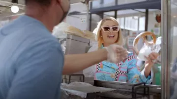 Pretty Little Thing Crème Oeil de chat carré pointu et mince porté par Paris Hilton vu dans Paris in Love (S01E07)