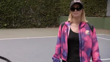 Jordan x Paris Saint-Germain Chaqueta usada por Paris Hilton vista en Paris in Love (S01E02)