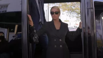 Gafas de sol Versace Ve4388 usadas por Paris Hilton como se ve en Paris in Love (S01E11)