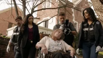 Theory Rolled Sleeve Blaz­er worn by Detective Serena Chavez (Ariana Guerra) as seen in CSI: Vegas (S02E19)