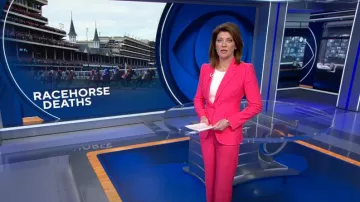 Alexander McQueen Pantalones de crepé de pierna recta en rosa neón usados por Norah O'Donnell como se ve en CBS Evening News el 4 de mayo de 2023