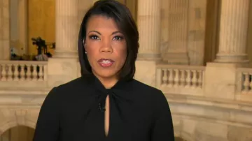 Robe fourreau à manches trois-quarts en crêpe Donna Morgan portée par Nikole Killion comme vu dans CBS Mornings le 3 mai 2023