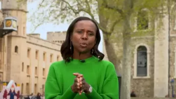 Stella Mccartney Logo-Patch Cropped Jumper usado por Deborah Roberts como se ve en Good Morning America el 4 de mayo de 2023