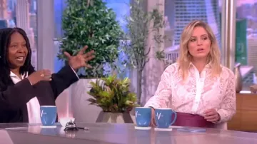 Jupe Al Pillar Rick Owens jusqu’au genou portée par Sara Haines vue dans The View le 4 mai 2023