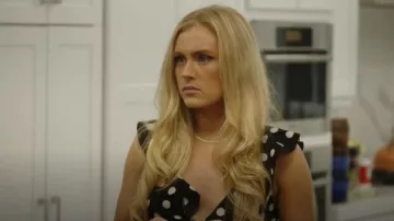 Pretty Little Things Black Pol­ka Dot Tie Front Frill De­tail Crop Top worn by as seen in Summer House (S07E12)