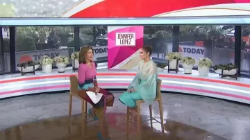 Jupe crayon en cuir Del Core portée par Jennifer Lopez comme on le voit dans Aujourd’hui le 3 mai 2023