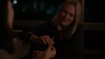 Eberjey Gisele Tuxedo Slim PJ Set usado por Susannah (Rachel Blanchard) como se ve en The Summer I Turned Pretty (S01E01)