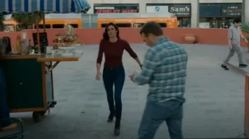 Frye Karen Combat Boots portées par Kensi Blye (Daniela Ruah) comme on le voit dans NCIS: Los Angeles (S14E19)