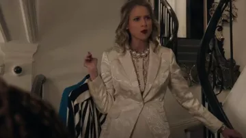 Chaqueta de Ted Baker Majia usada por el director de la CIA Suri Nance (Laila Robins) como se ve en The Equalizer (S03E16)