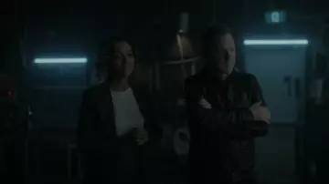 Smythe Blazer Duchesse classique porté par Hailey Winton (Meta Golding) vu dans Rabbit Hole (S01E08)