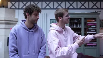 The purple hoodie of a guest in the video The first one who finds the real object wins: XXL edition (4 crazy events) by Lucas Studio