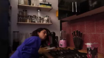 The pink blender SMEG by Léna Situations in her video CHALLENGE: 48 HOURS WITHOUT MY PHONE *extreme*