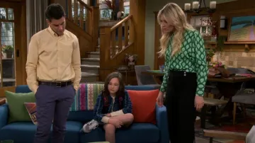 Veronica Beard Renzo Pantalon porté par Gemma Johnson (Beth Behrs) vu dans The Neighborhood (S05E20)