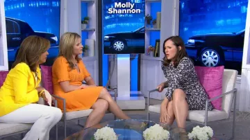 Vestido floral de Joie Celyn usado por Molly Shannon como se ve en Today with Hoda & Jenna el 8 de mayo de 2023