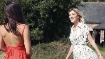 La robe blanche Prada à imprimé portée par Emilie Ducret (Valeria Bruni Tedeschi) dans le film Les amours d'Anaïs