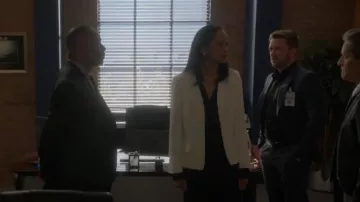 Kobi Halperin Elle Tweed Chaqueta usada por Selena Grayson (Anne-Marie Johnson) vista en NCIS (S20E20)