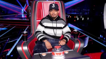 Sudadera con capucha de ganchillo de Nahmias jurada por Chance The Rapper in The Voice (Temporada 23)