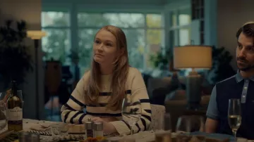 Suéter a rayas de Zara usado por Britney Thoms (Wrenn Schmidt) como se ve en Acusado (S01E15)