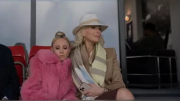 Reiss Ivory Ashbourne Wool Fedora Hat porté par Rebecca Welton (Hannah Waddingham) comme vu dans Ted Lasso (S03E09)