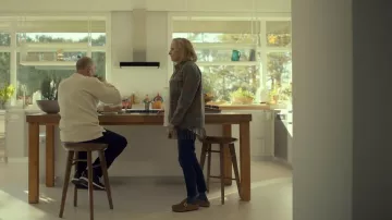 Birkenstock Buckley usado por Anne Carlson (Laila Robins) como se ve en Acusado (S01E15)