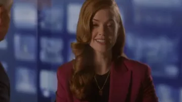 Madewell Graved Coin Necklace Set porté par Taylor Kelly (Megan West) vu dans 9-1-1 (S06E17)