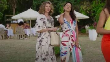 Banana Republic Wayfinder Linen Skirt worn by Sue Beck (Gillian Vigman) as seen in Fantasy Island (S02E13)