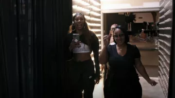 Nike Air Futura Bandeau Crop Top portée par Sanya Richards-Ross vue dans The Real Housewives of Atlanta (S15E01)