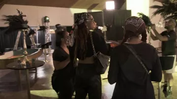 Chanel Jumbo Classic Band Bag usado por Sanya Richards-Ross como se ve en The Real Housewives of Atlanta (S15E01)
