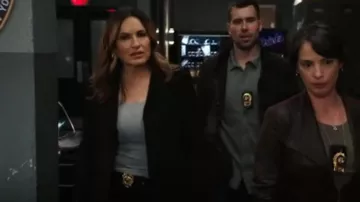 Weekend Max Mara Women's Desy Coat Black worn by Detective Olivia Benson (Mariska Hargitay) as seen in Law & Order: Special Victims Unit (S24E20)