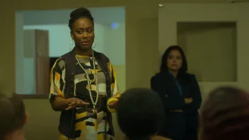 Zara Printed Midi Dress Limites Edition usada por Malika Williams (Zuri Adele) como se ve en Good Trouble (S05E09)