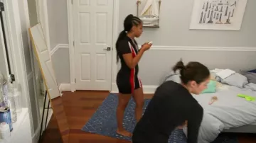 Coutures à manches courtes Gokatosau Sexy Bodycon portées par Mya Allen vues dans Summer House (S07E13)