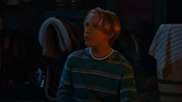 Chemise à manches longues à capuche Volcom Masone portée par Jake (Luke Busey) comme on le voit dans BUNK’D (S06E24)