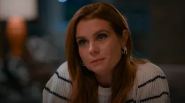 Vero Moda Jersey de punto de manga corta en raya crema usado por Maddie Townsend (JoAnna Garcia) como se ve en Sweet Magnolias (S02E10)