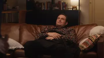 Krimso Tanks­giv­ing worn by Curtis Paltrow (Brandon Scott Jones) as seen in The Other Two (S03E01)