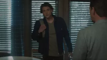 Rag & Bone Stretch Veste en denim en coton biologique portée par Ace (Alex Saxon) vue dans Nancy Drew (S03E08)