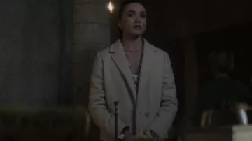 Babaton Le manteau Stedman porté par Bess Marvin (Maddison Jaizani) vu dans Nancy Drew (S03E08)