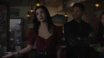Frame Shirred Silk Pe­plum Blouse worn by Bess Marvin (Maddison Jaizani) as seen in Nancy Drew (S03E09)