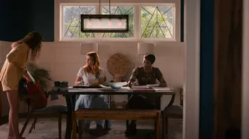 Producto Rixo Claire Falda Midi estampada de algodón y mezcla de seda usada por Maddie Townsend (JoAnna Garcia) como se ve en Sweet Magnolias (S02E08)